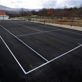 3 Bedroom Villa with Pool & Tennis Court near Sinj, sleeps 8